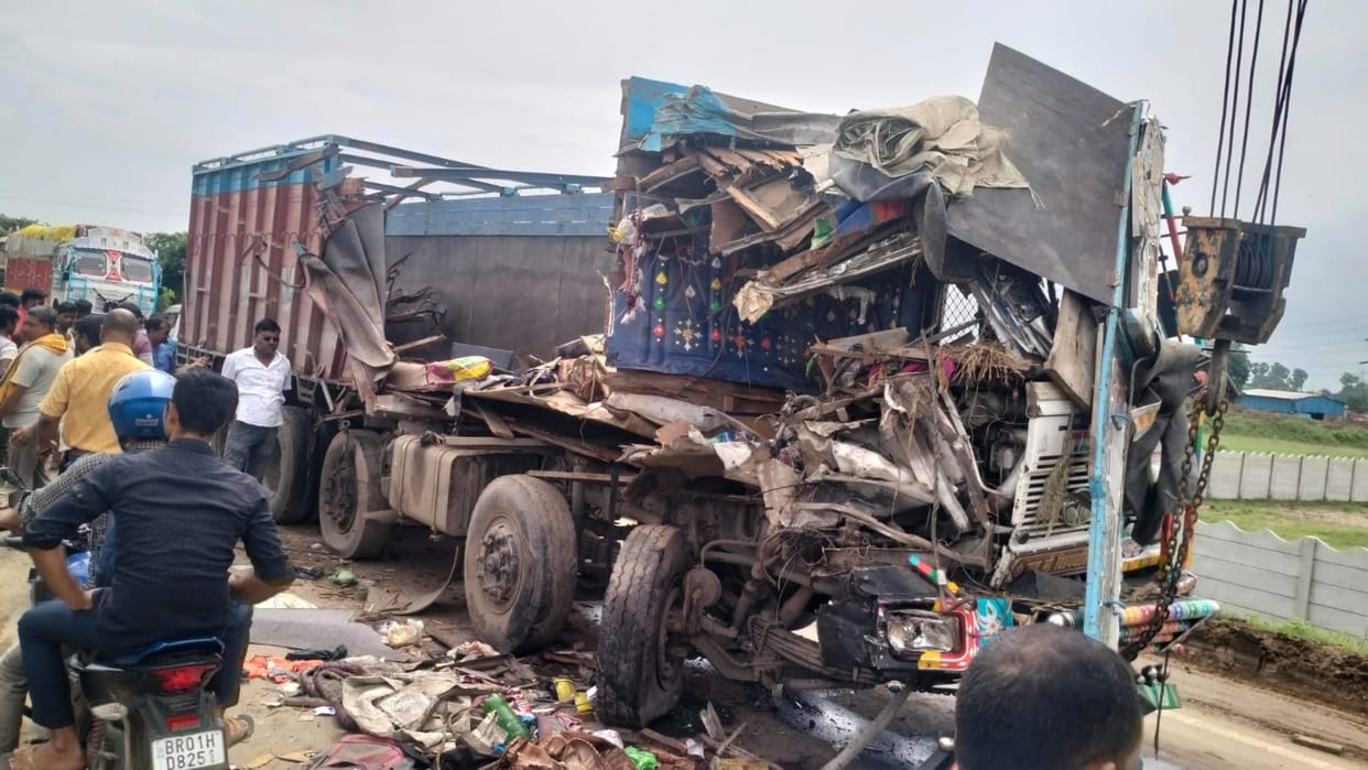 Bhar News : Bihar Police investigation after two trucks collide in Patna; road accident