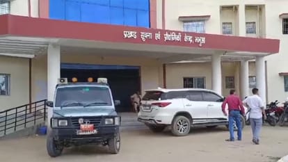 Bihar News: Bhabhua block office became a model building but government lagged behind in building a model road