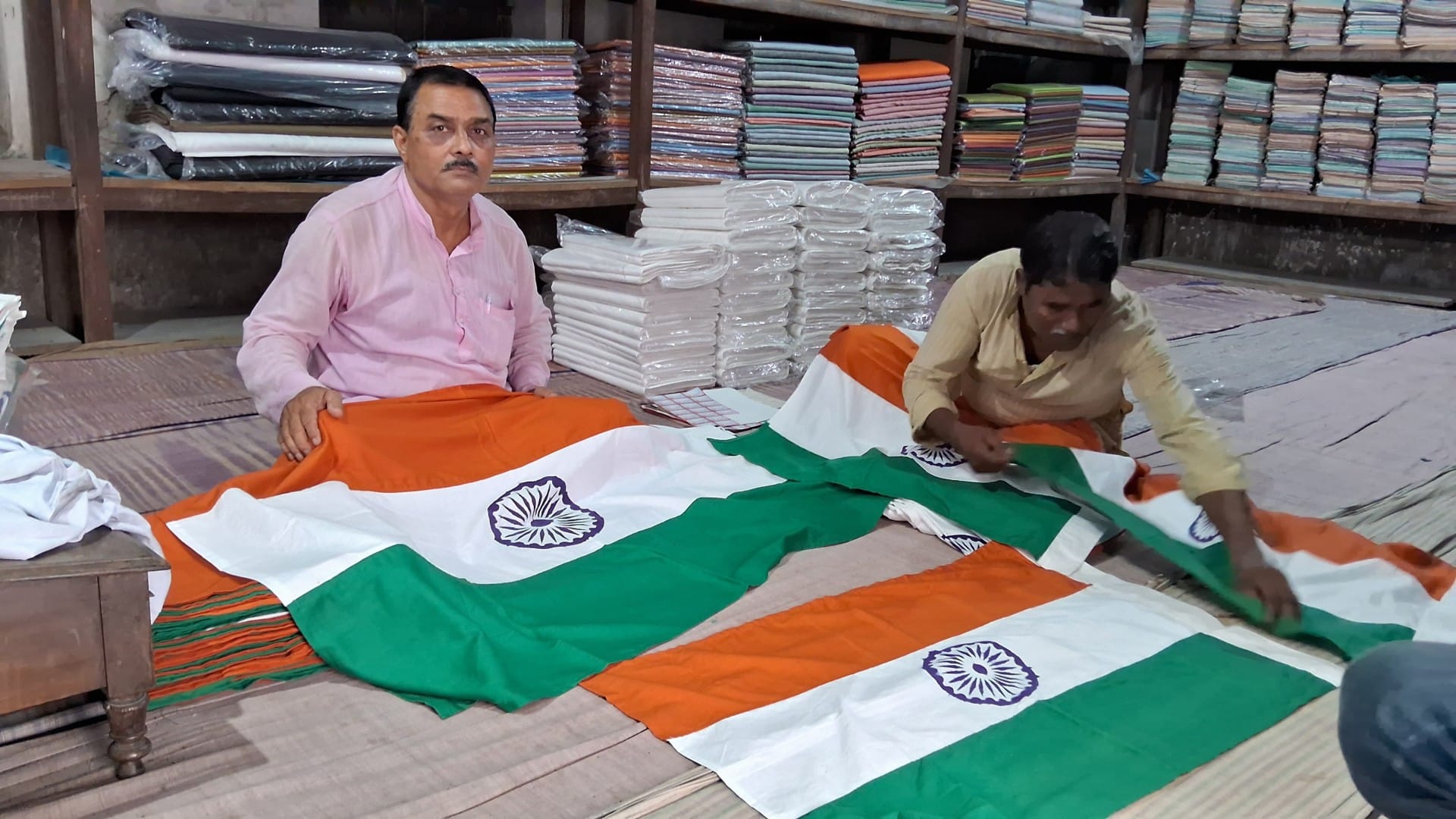 Bihar News: tricolor of Muzaffarpur Khadi Gramodyog will fly from valley of Kashmir to Odisha