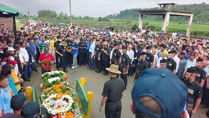 Dehradun: सैन्य सम्मान के साथ हुआ जम्मू कश्मीर में बलिदान हुए जवान दीपेंद्र का अंतिम संस्कार, परिवार में शोक Uttarakhand Chamoli soldier Dipendra Kandhari Martyr in Jammu and Kashmir Funeral today in dehradun