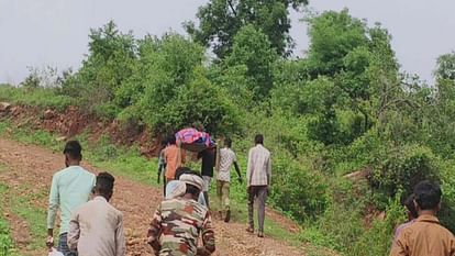 Chitrakoot: Road not built, bodies carried on cots for two kms