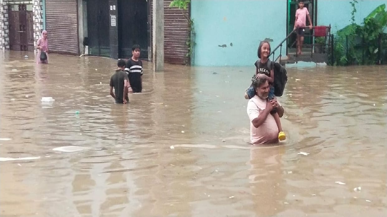 Rain havoc in Haryana, Nakati in spate and Som river embankment cracked, water entered houses in Hisar