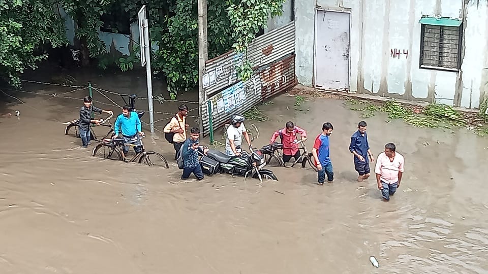 Flood-like situation in Gurugram due to 10 hours of rain 10 km long jam on Delhi-Jaipur highway
