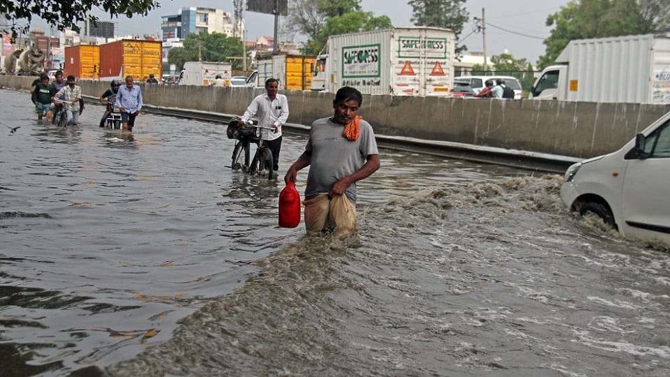 Flood-like situation in Gurugram due to 10 hours of rain 10 km long jam on Delhi-Jaipur highway