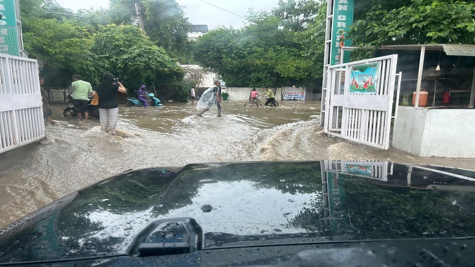 Flood-like situation in Gurugram due to 10 hours of rain 10 km long jam on Delhi-Jaipur highway