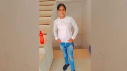 Gonda: Fraud of 5.15 Lakh rupees with a girl on the name being air hostess.