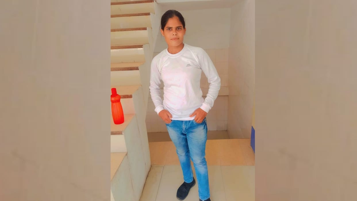 Gonda: Fraud of 5.15 Lakh rupees with a girl on the name being air hostess.