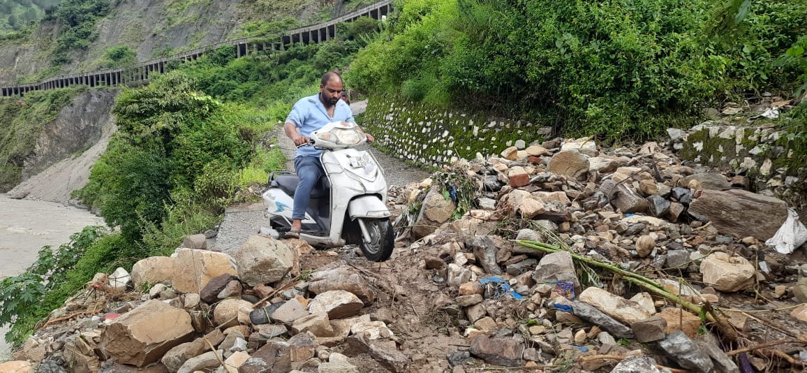 Uttarakhand Weather Update Rainfall Expected and Highways roads Closed all update in Hindi