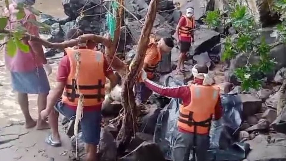 Woman body taken out from Chitrakote waterfall jagdalpur