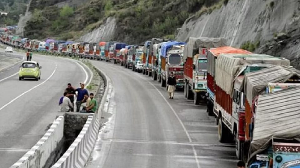 Jammu-Srinagar NHW block blocked due to landslide in Ramban