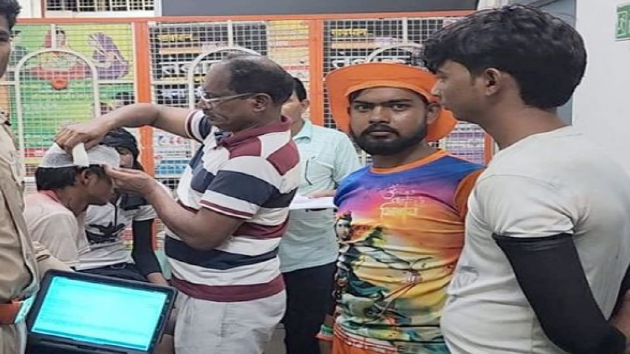 violence and stone pelting on Kanwariyas dispute over dance on DJ in budaun