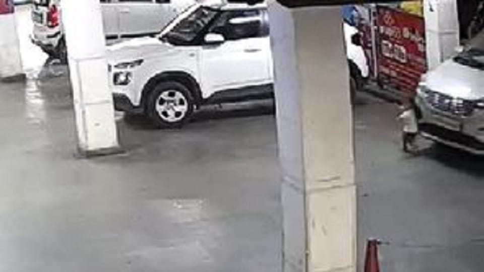 car crushed one and a half year old girl in mall parking video of accident will shock your heart