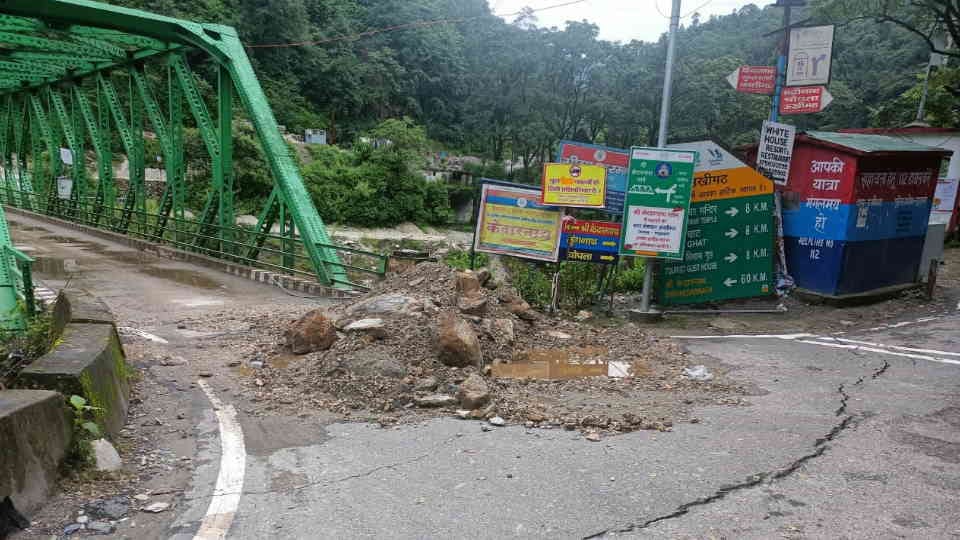Uttarakhand Heavy landslide due to rain in Tungnath valley Kund bridge connecting Kedar valley is in danger