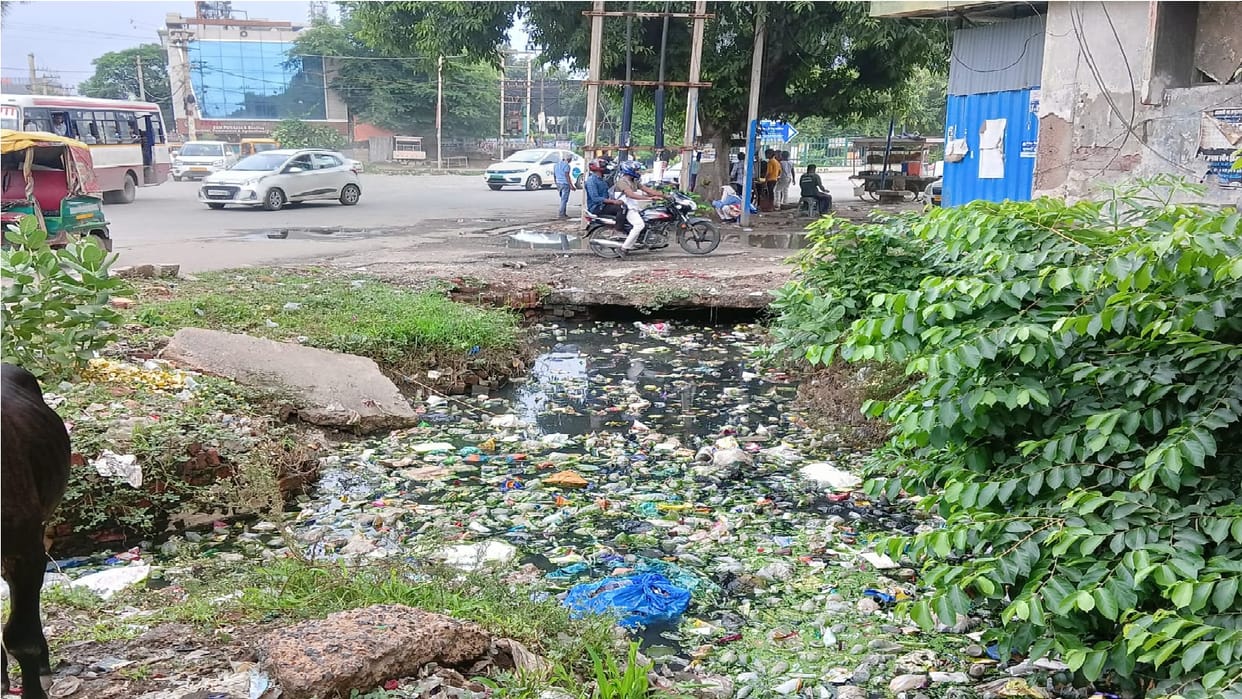 Danger of accidents due to open drains at intersections in city