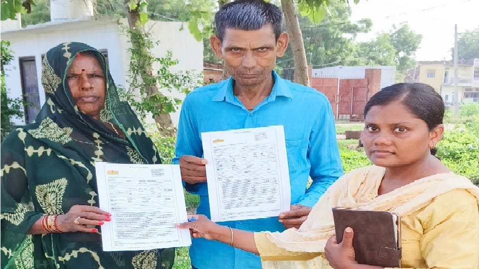 Bhadohi s PM Awas Yojana beneficiary couple received invitation for August 15 program in Delhi