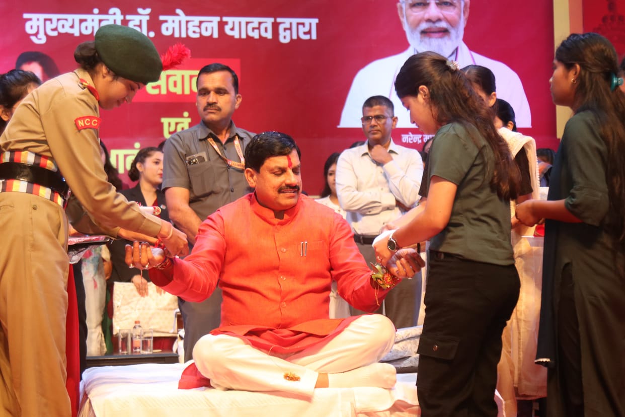 MP News: CM Dr. Mohan Yadav released an amount of Rs 57 crore for sanitary pads for girl students, interacted