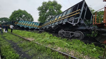 Two wagons of goods train carrying coal derailed in Sonbhadra