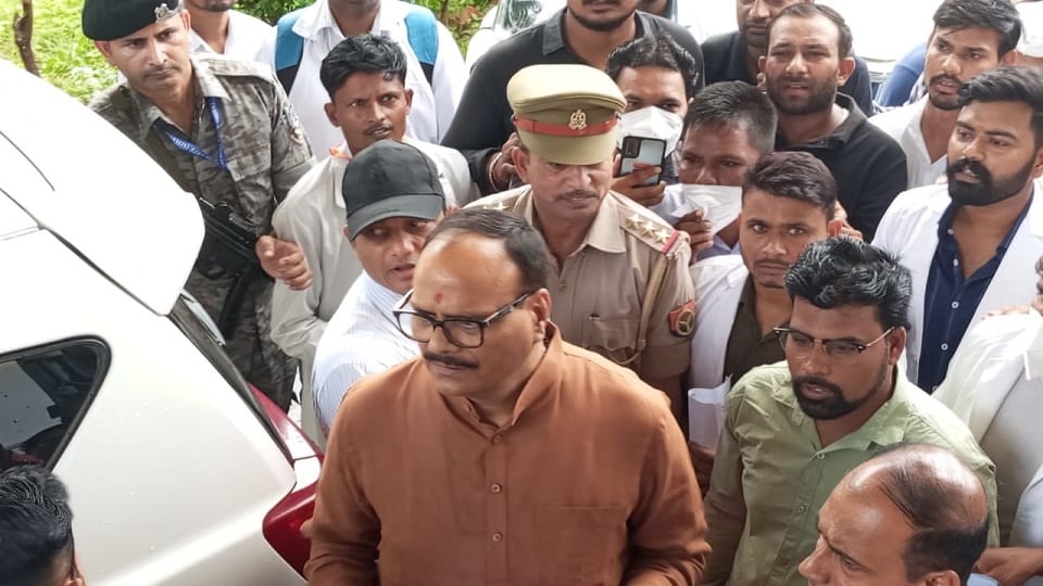 Mainpuri Assembly by-election 2024: Deputy CM Brajesh Pathak reached Akhilesh Yadav's stronghold