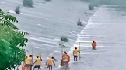 Jaipur News: Four youths were swept away in the overflowing Kanota dam while making reels