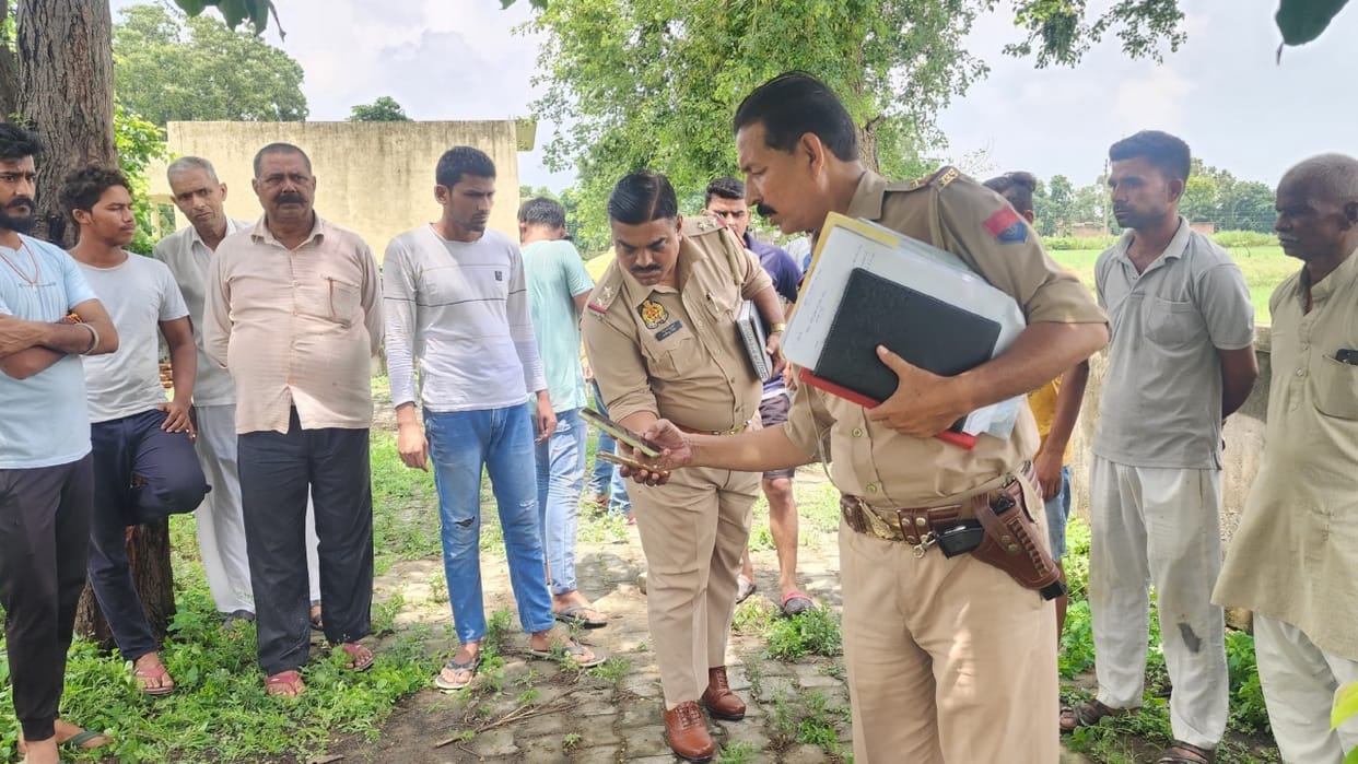 retired head constable dead body found hanging from tree in the crematorium in budaun