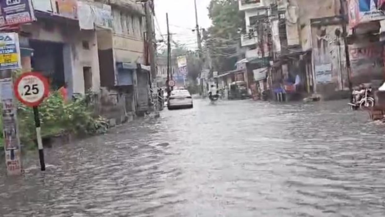 Alwar: Waterlogging due to rain exposed the claims of Municipal Corporation, rain continues since night