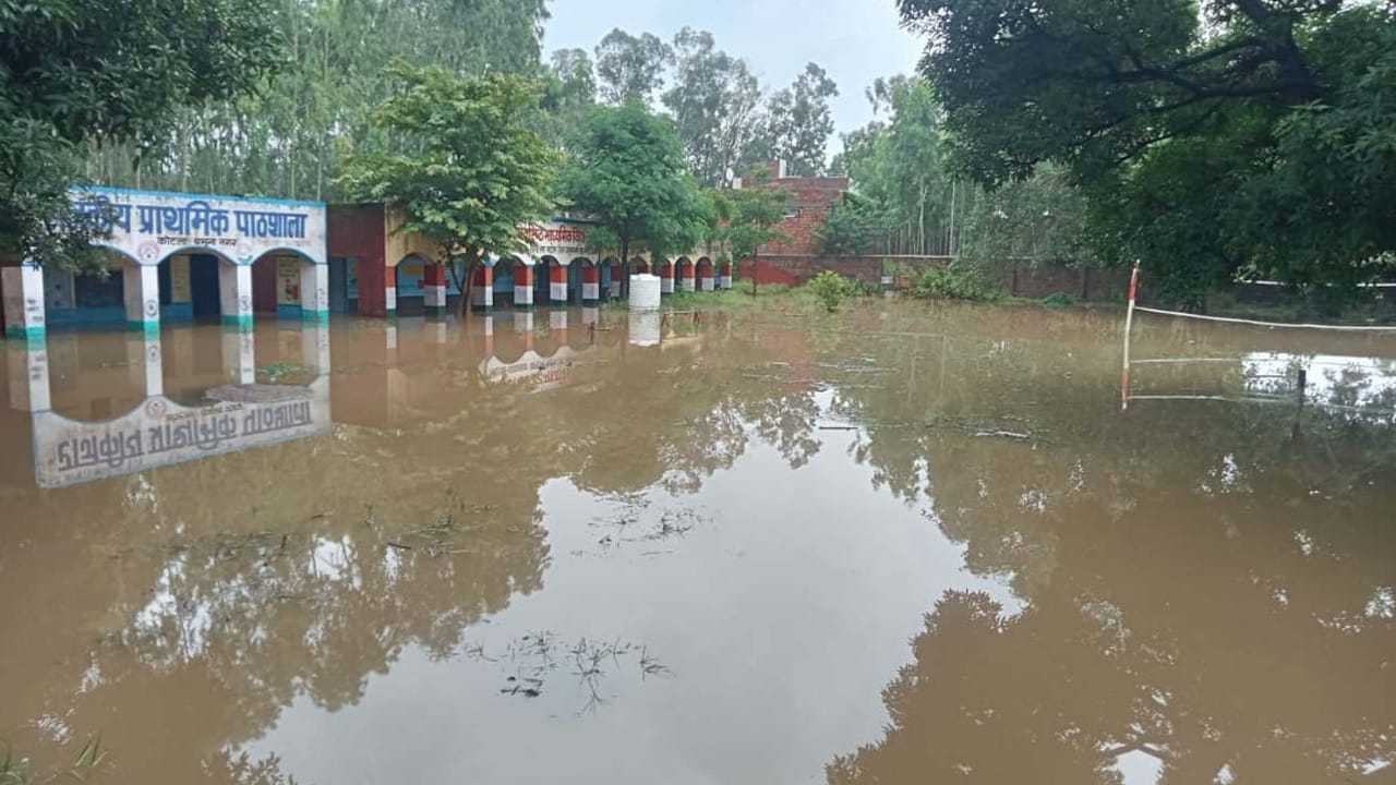 Rain havoc in Haryana, Nakati in spate and Som river embankment cracked, water entered houses in Hisar