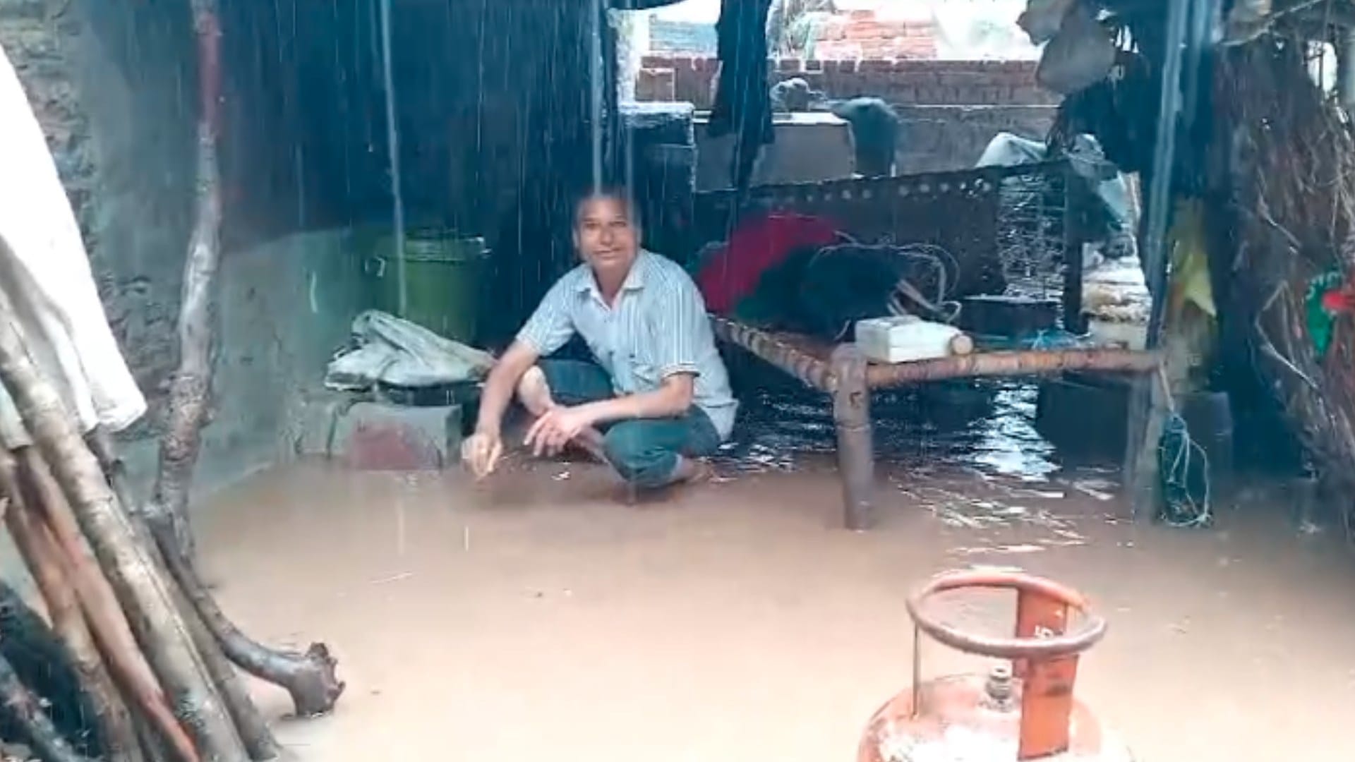 Sheopur: Bichpuri's condition is bad due to heavy rains, 70-80 houses filled with water