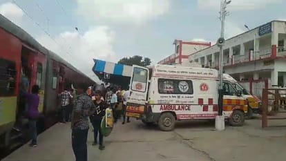 Panic spread in Punjab Mail train due to rumor of fire 20 passengers injured