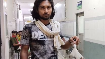 snake attack young man in Chandauli after killing taken the hospital