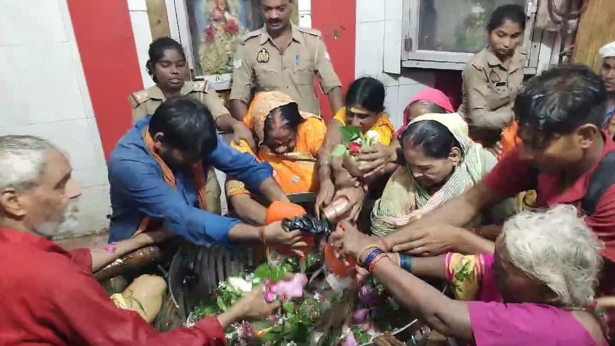 Fourth Monday of Savan in Ayodhya.