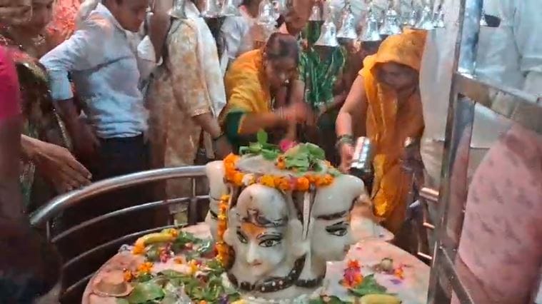 Four faced Shivalinga in Kailash temple history of Etah