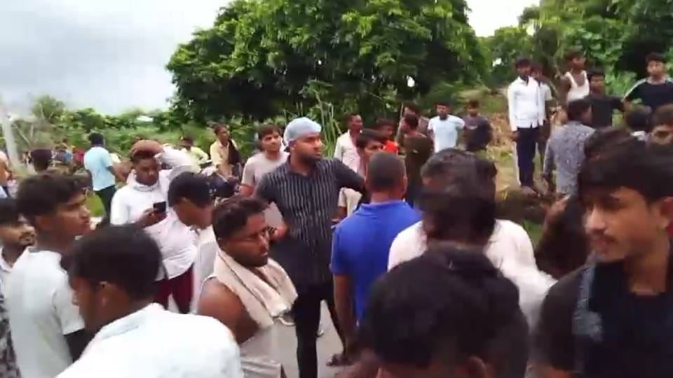 Two people died and 19 were injured when tractor trolley overturned in Agra