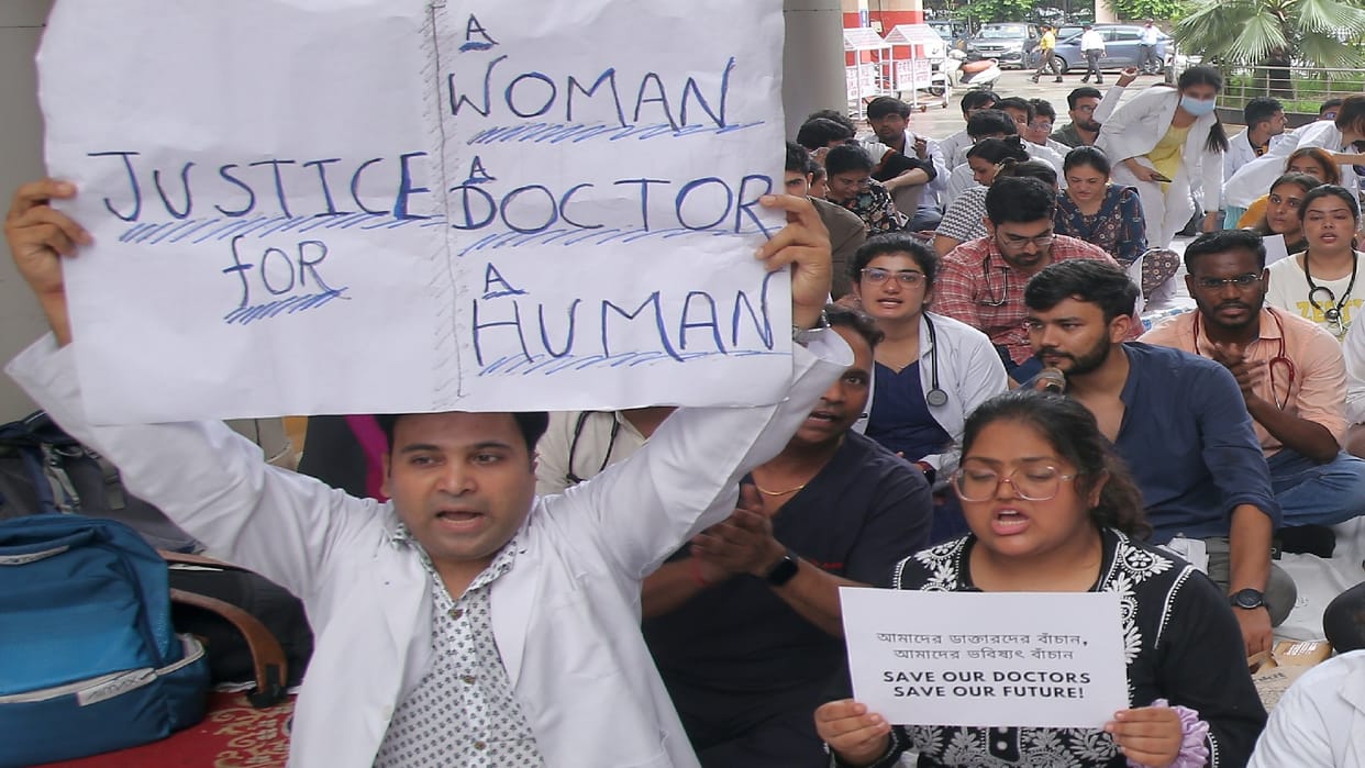 Doctors on strike in Delhi hospitals patients in trouble