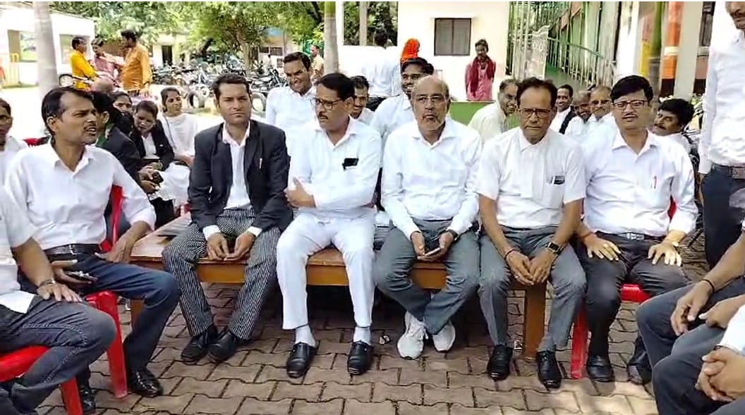 Fellow lawyers go on strike in protest against filing of case against them