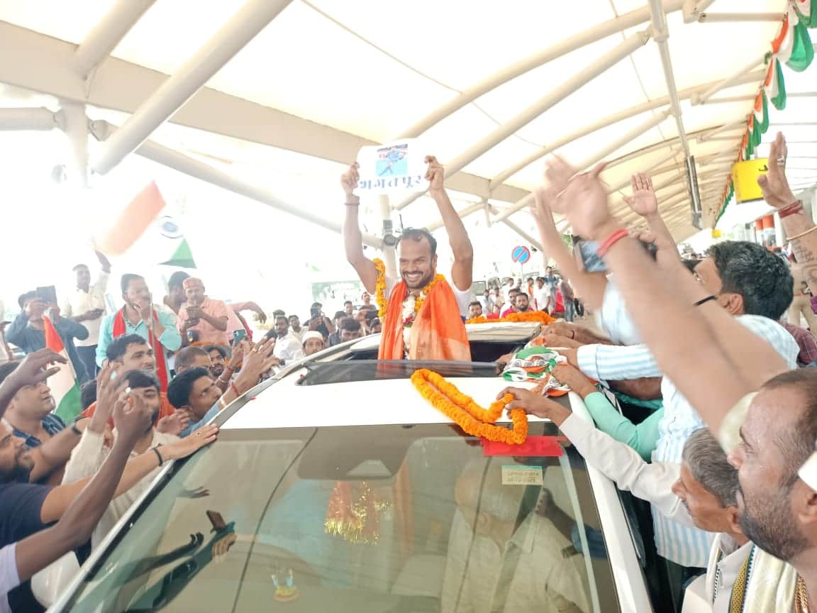 Olympian Lalit Upadhyay grand welcome in varanasi