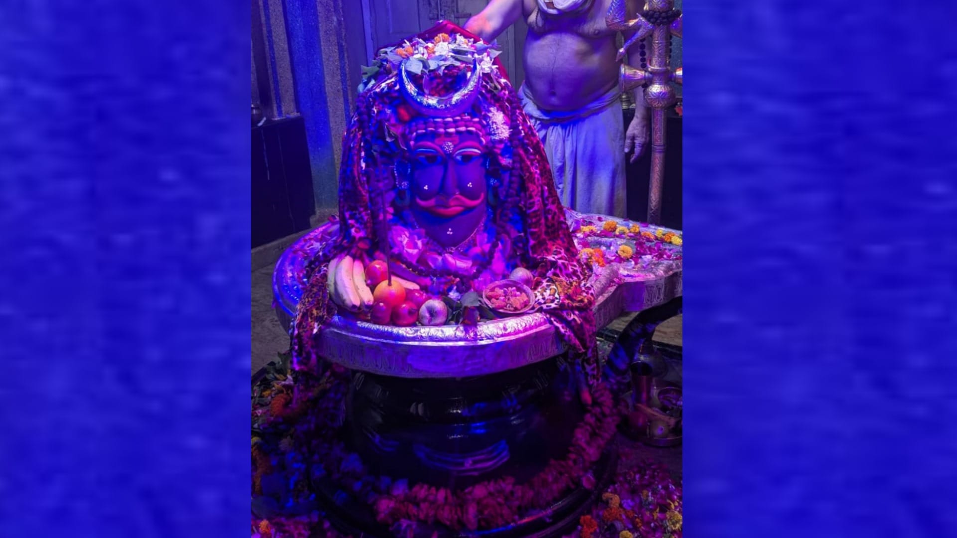 Shivbhakts offer prayers to Lord Shiva on Monday.
