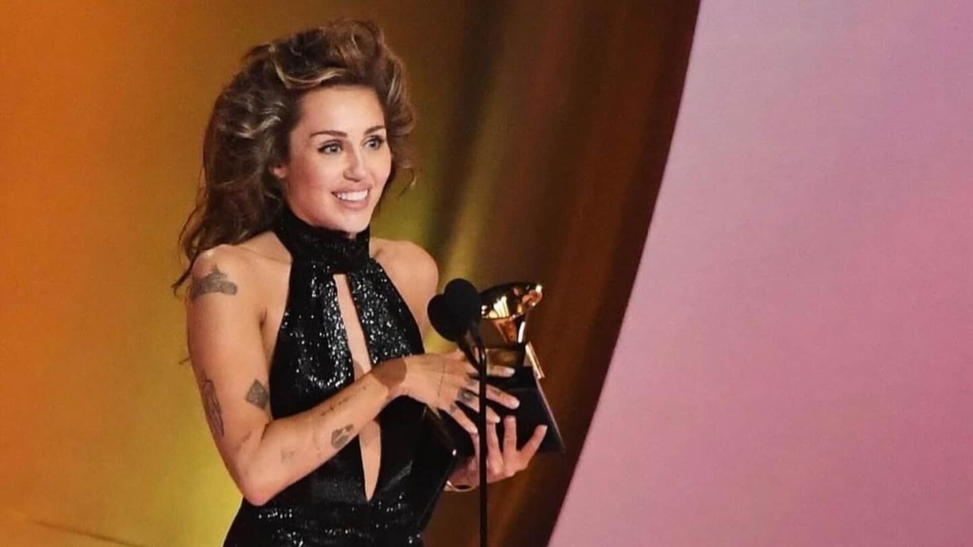 Miley Cyrus honored as youngest Disney Legend in d23 expo hannah montana actress