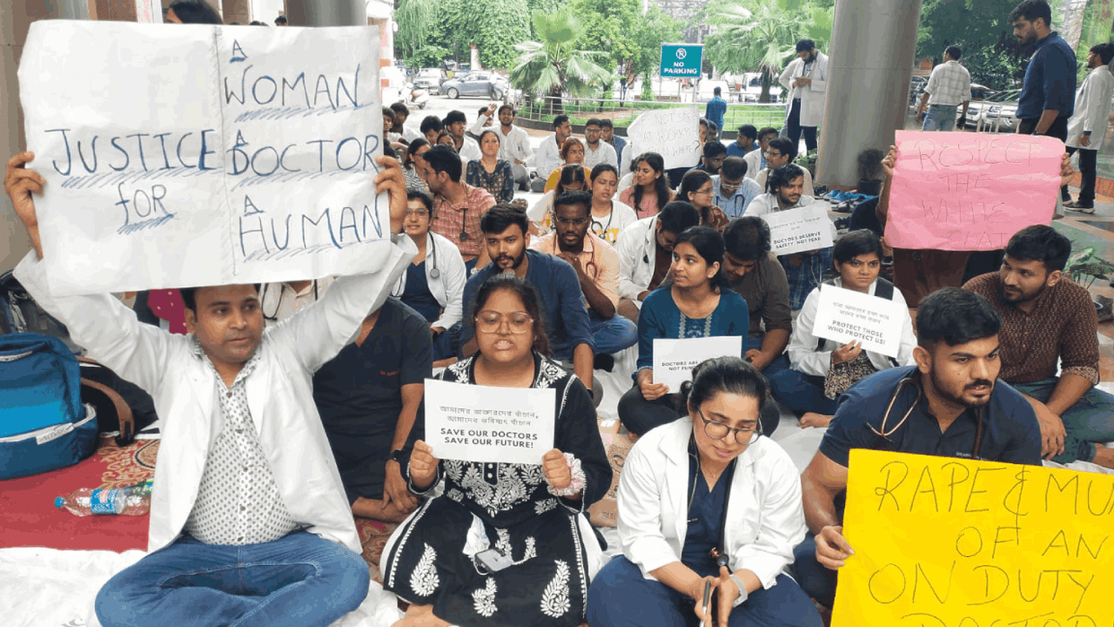 Lucknow: Senior doctors returned to work in Lohia Institute, juniors' strike continues, the gate was locked ye