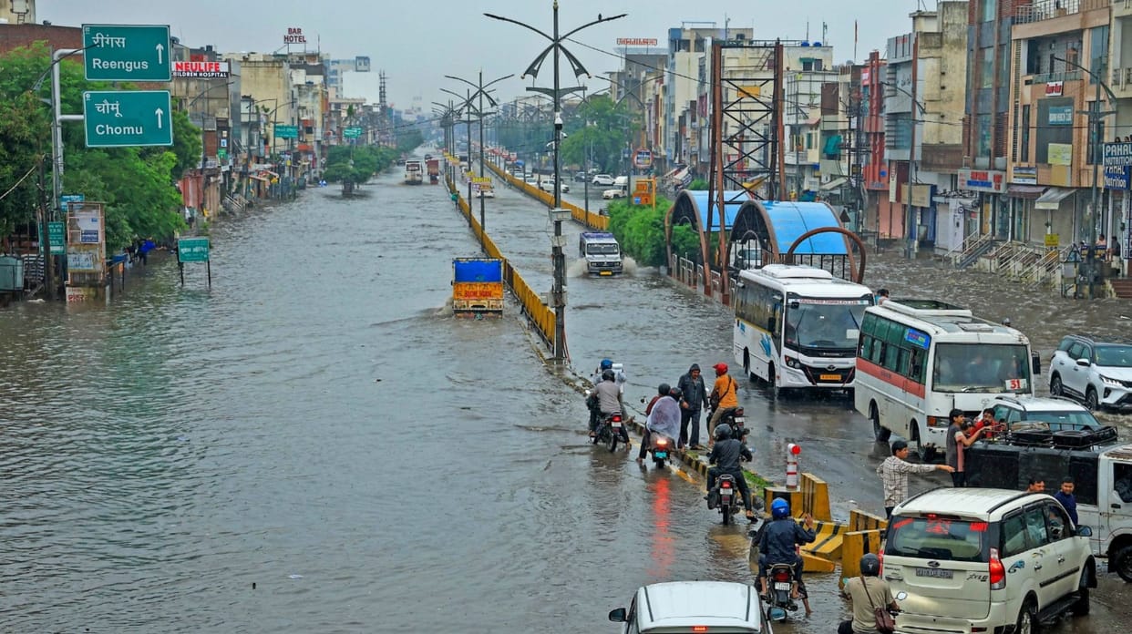 Weather Updates North East Southern India Flood Havoc IMD Rainfall prediction news in Hindi