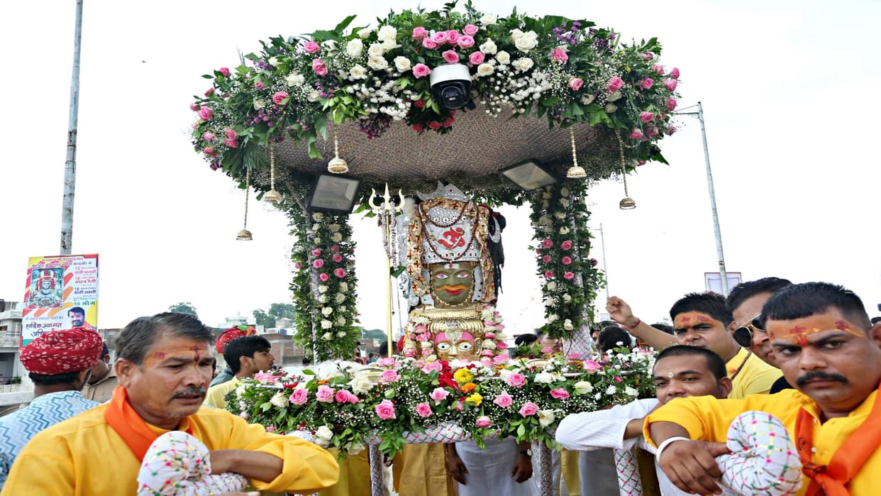 Mandsaur Pashupatinath came out in palanquin form of Ardhanarishwar to know condition of devotees see photos