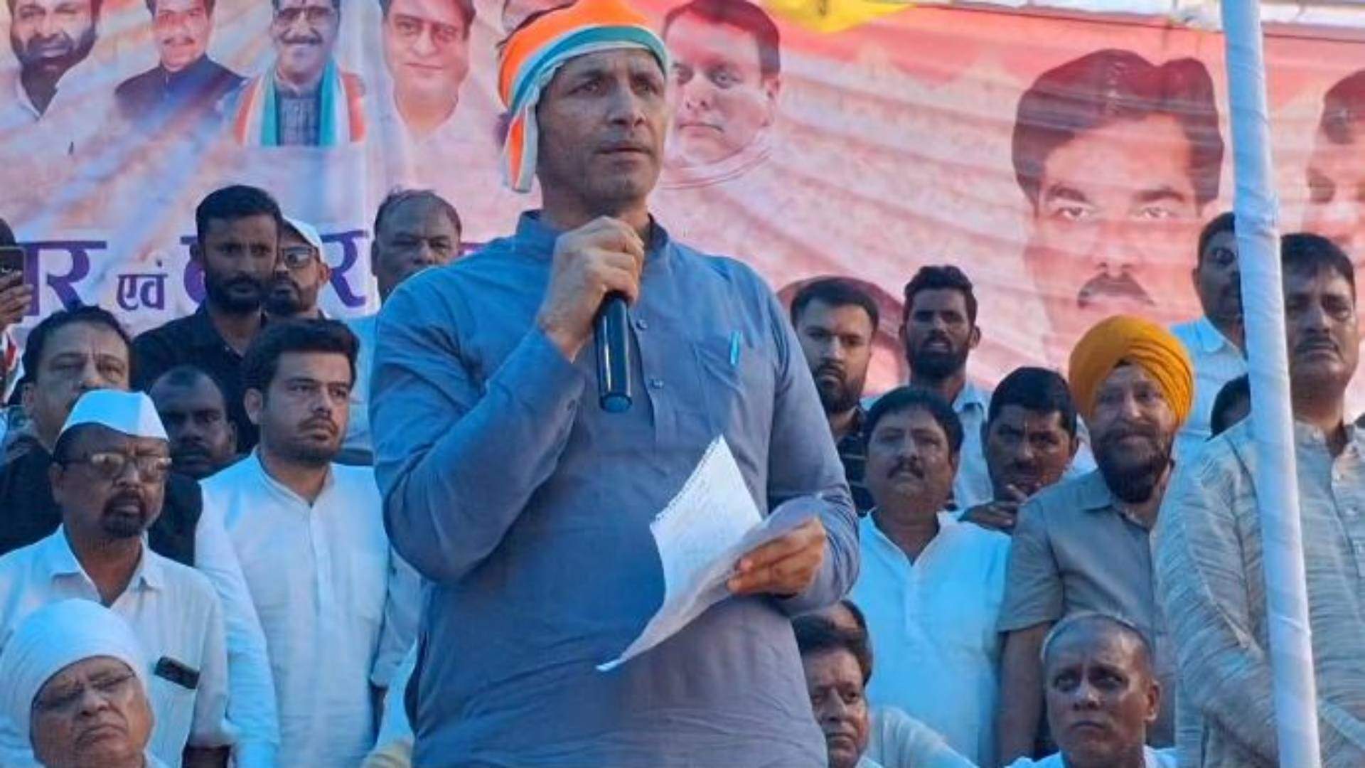 Congress Protest in Sagar Hundreds of workers including Patwari came out to surround Collectorate