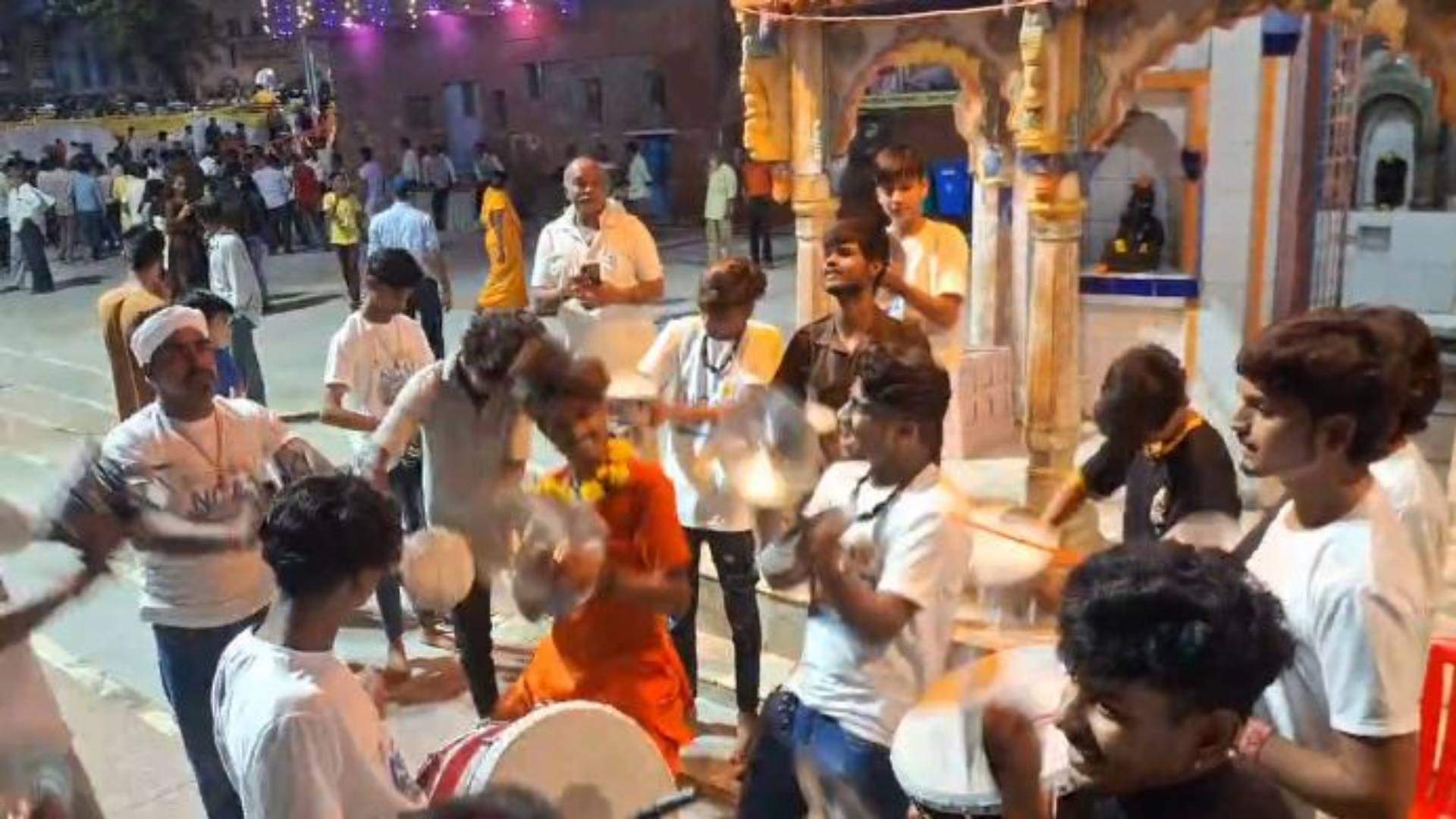 MP News Ganga Aarti performed with 1,100 lamps for first time in Sagar historical heritage Lakha Banjara Lake