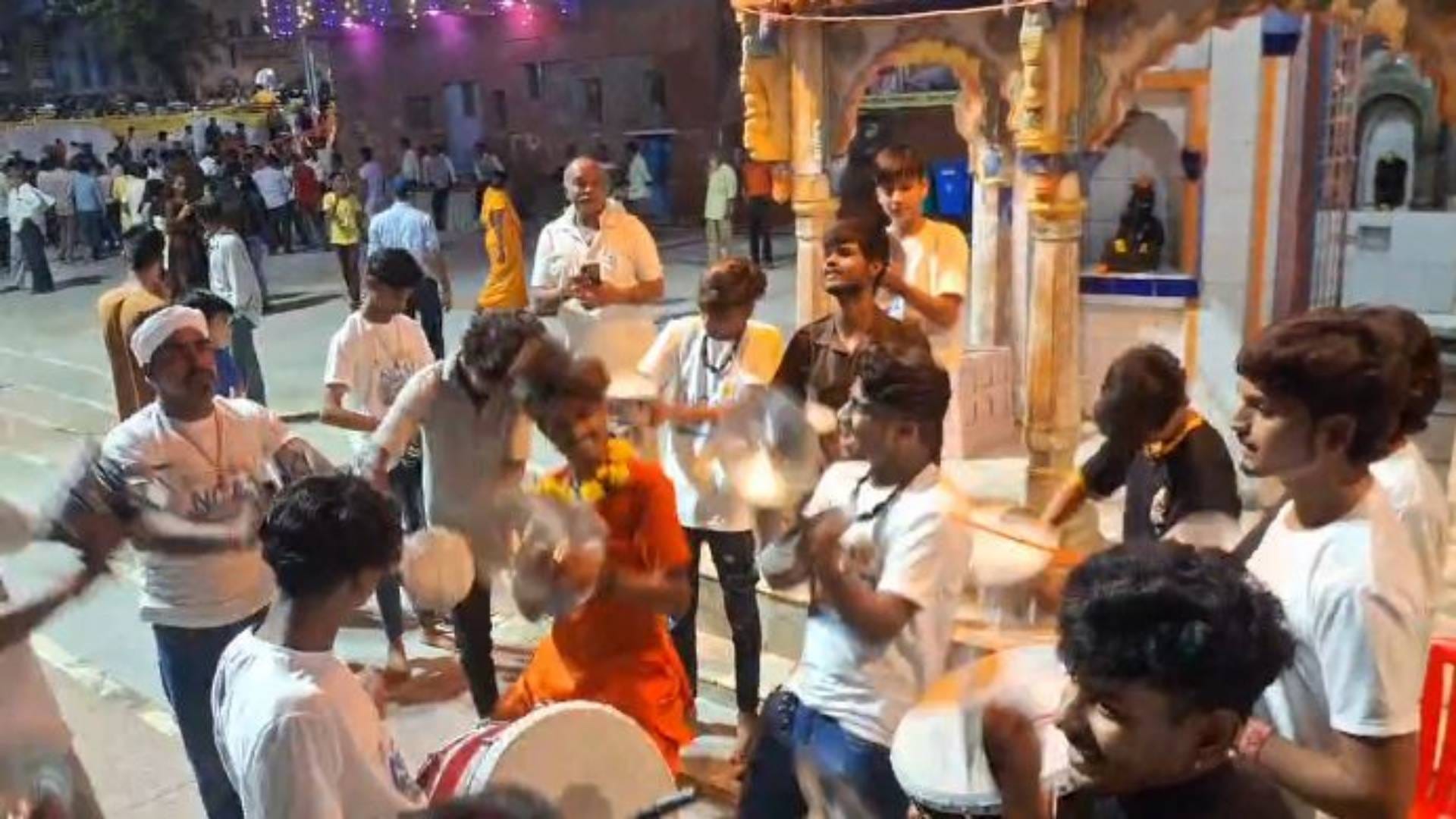 MP News Ganga Aarti performed with 1,100 lamps for first time in Sagar historical heritage Lakha Banjara Lake