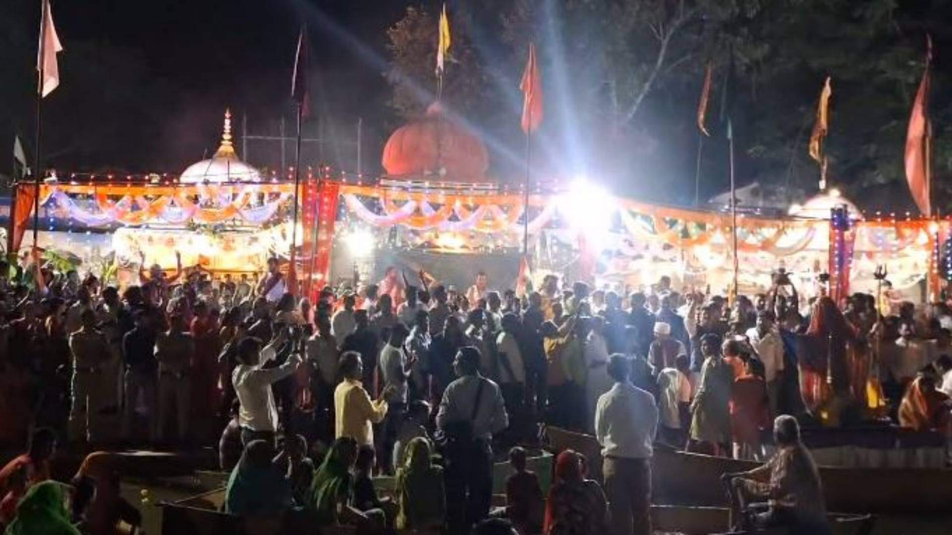 MP News Ganga Aarti performed with 1,100 lamps for first time in Sagar historical heritage Lakha Banjara Lake