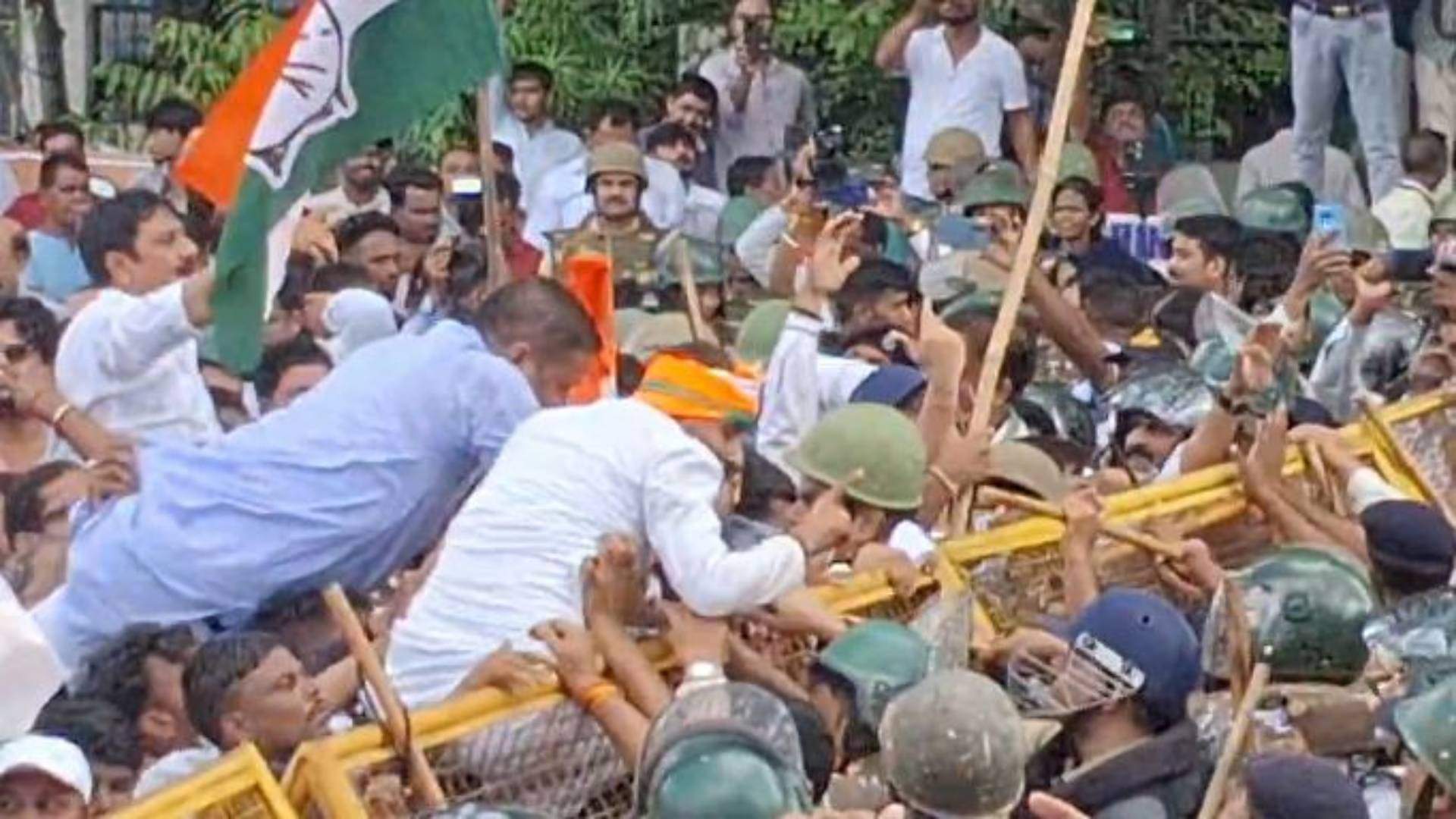 Congress Protest in Sagar Hundreds of workers including Patwari came out to surround Collectorate