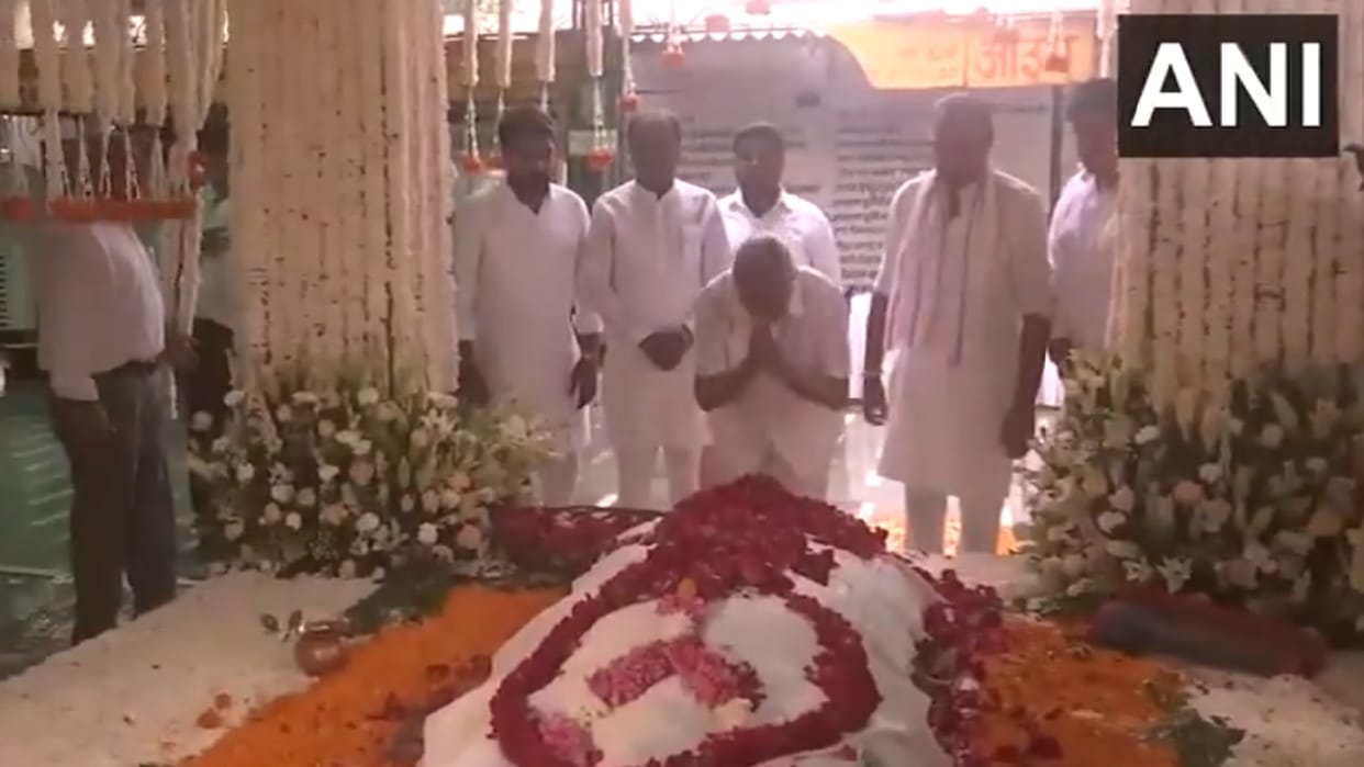 Former Foreign Minister Natwar Singh cremated in Delhi