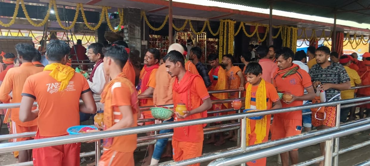 baba darbar full of pomp and show in sonbhadra devotees delighted after having darshan