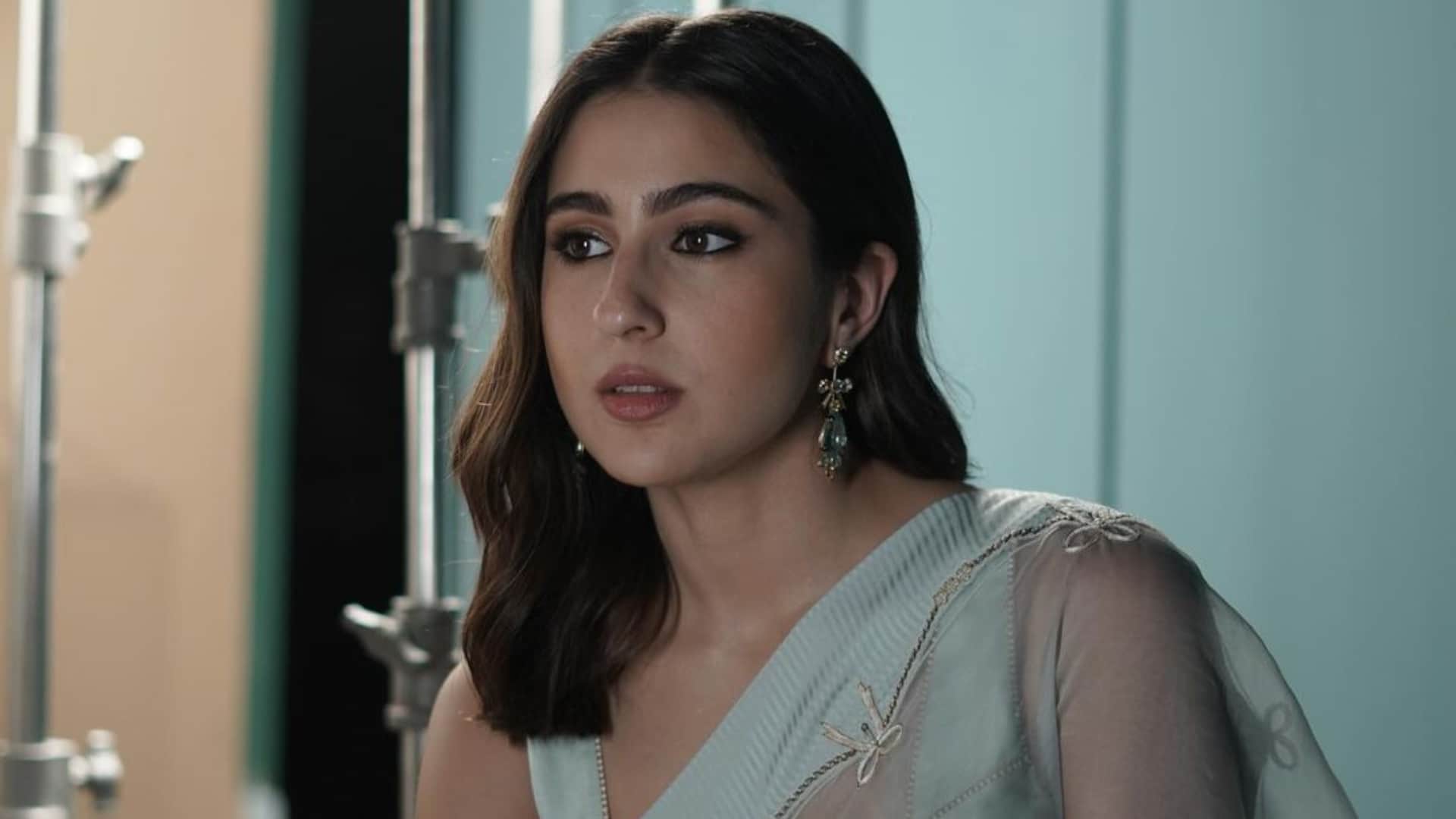 Kareena Kapoor Khan wishes sara ali khan on his 29th birthday sending love and pumpkin in gift