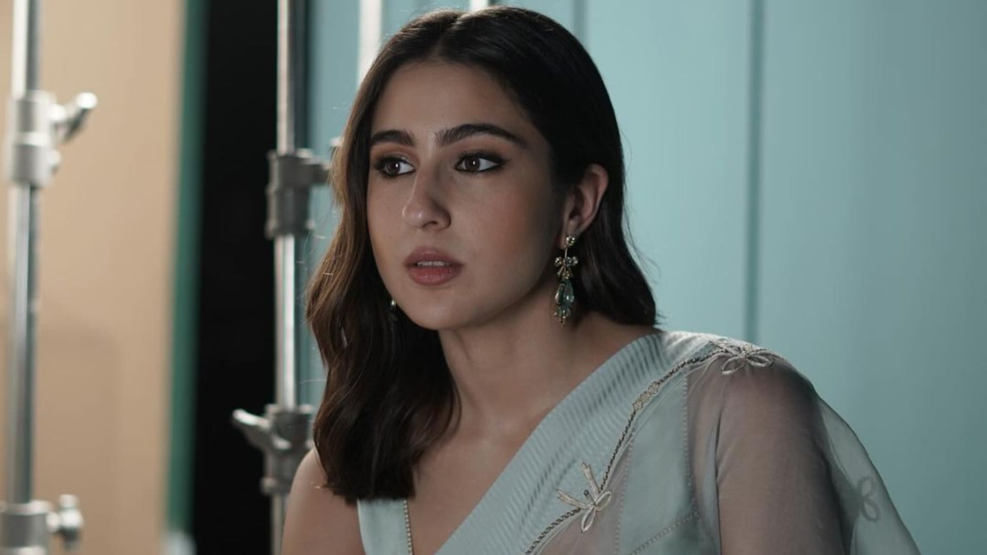 Kareena Kapoor Khan wishes sara ali khan on his 29th birthday sending love and pumpkin in gift
