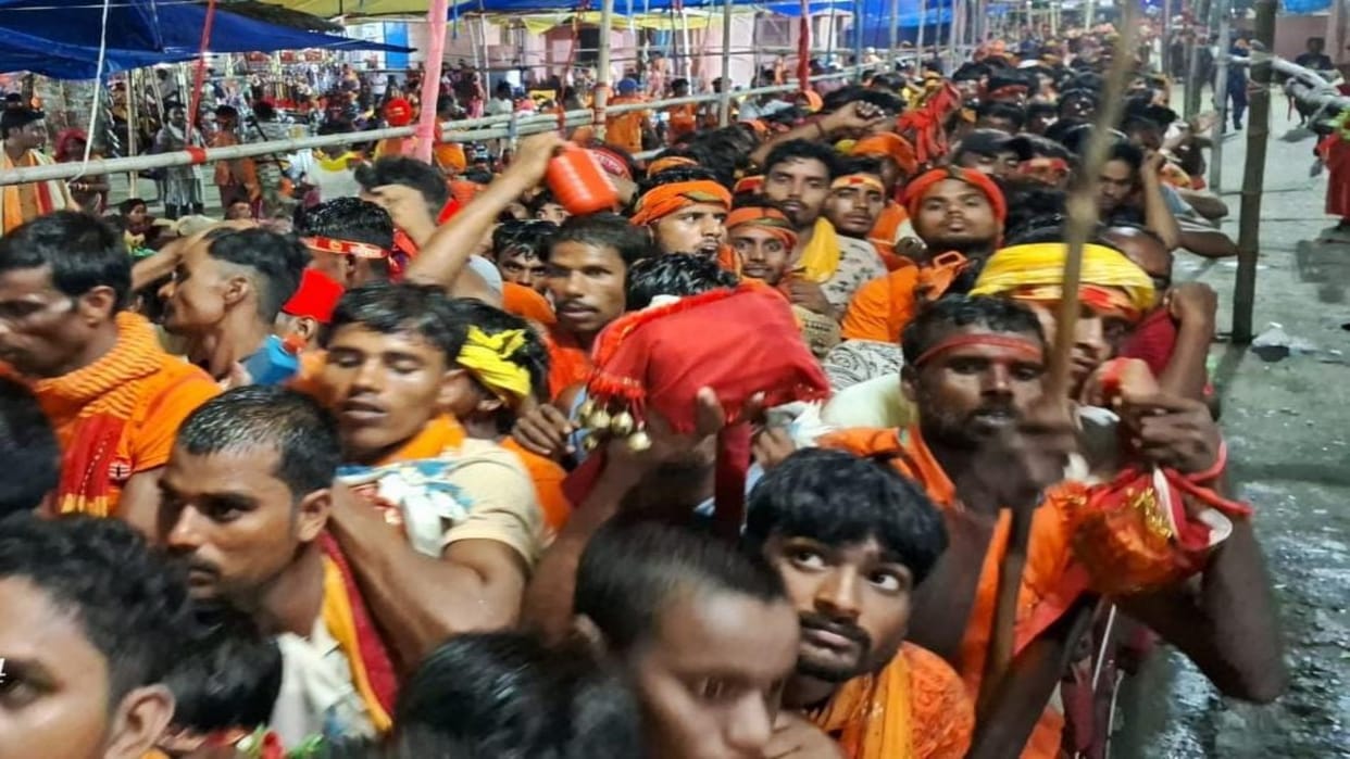 Sawan 2024: 7 youths covered 80 km distance in 2 days and offered water to Baba at Mateshwar Dham in Saharsa
